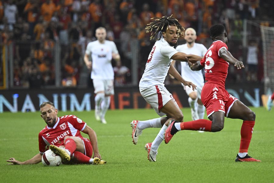 Galatasaray'da Kopenhang maçı öncesi ayrılık: Okan Buruk'la ipleri tamamen koparmış 2