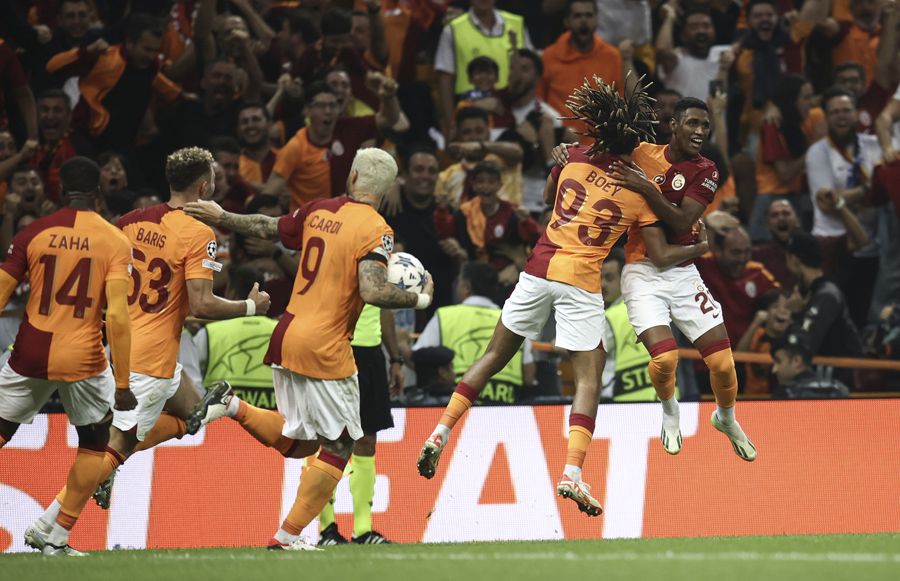 Okan Buruk'a Zaha, Ziyech, Tete ve Ndombele tepkisi: Bizi bu yıldızlarla karşı karşıya getirme hocam 6