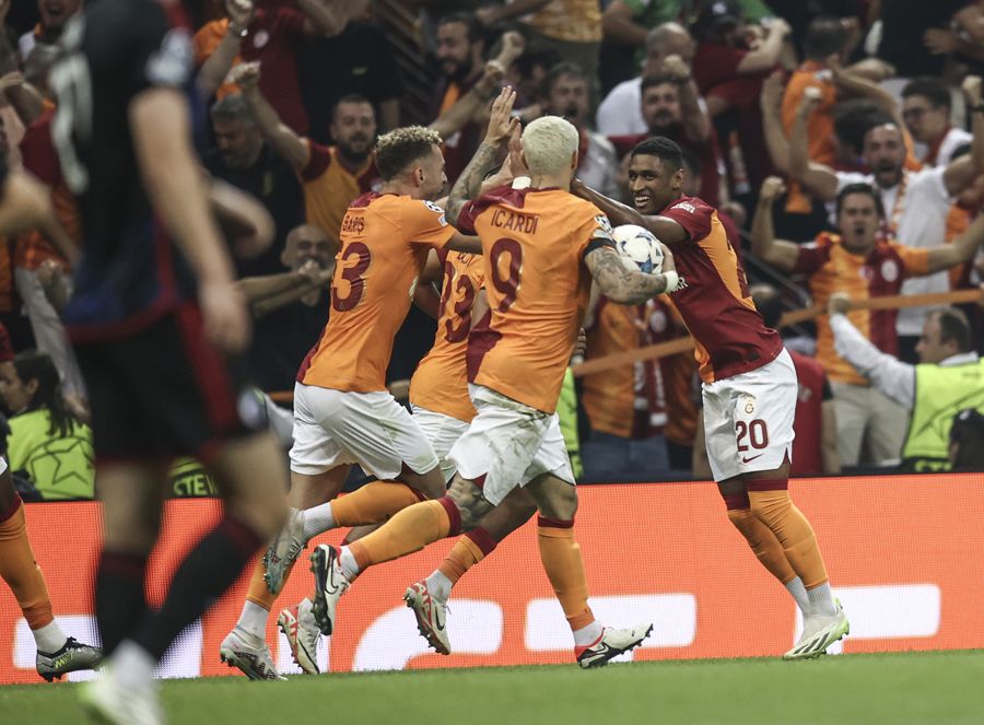 Okan Buruk'a Zaha, Ziyech, Tete ve Ndombele tepkisi: Bizi bu yıldızlarla karşı karşıya getirme hocam 7