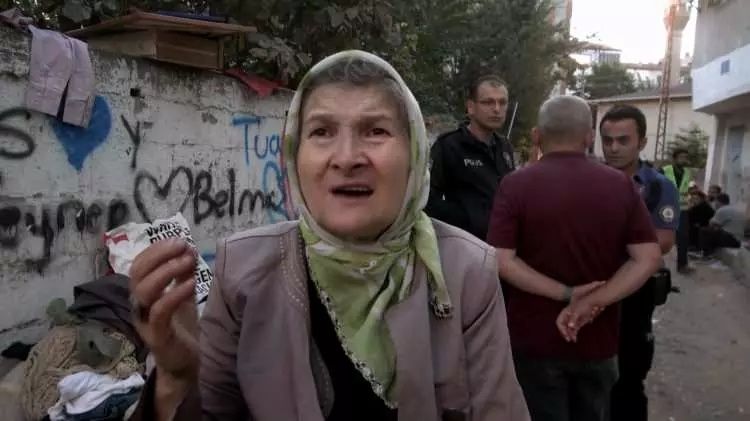 Belediye başkan adayının evinden 15 kamyon çöp çıktı! Savunması şoke etti... 1
