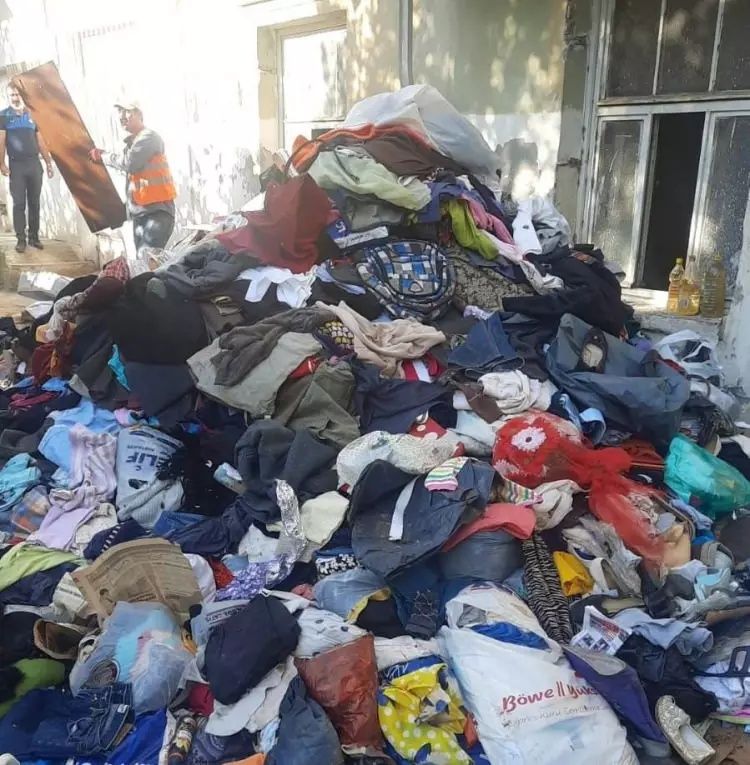 Belediye başkan adayının evinden 15 kamyon çöp çıktı! Savunması şoke etti... 5