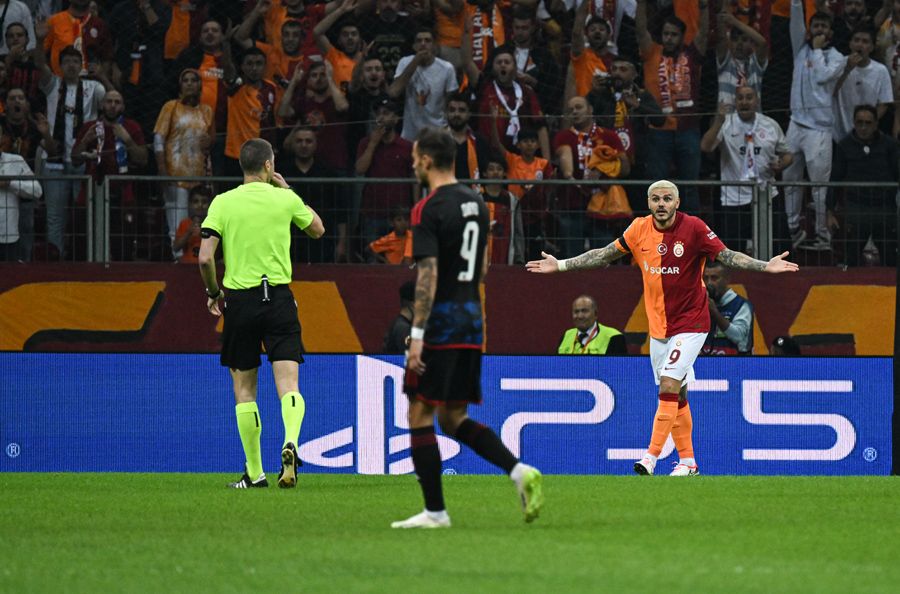 Okan Buruk'tan 4 yıldıza operasyon: Başakşehir maçında yanımda oturacaksınız 4