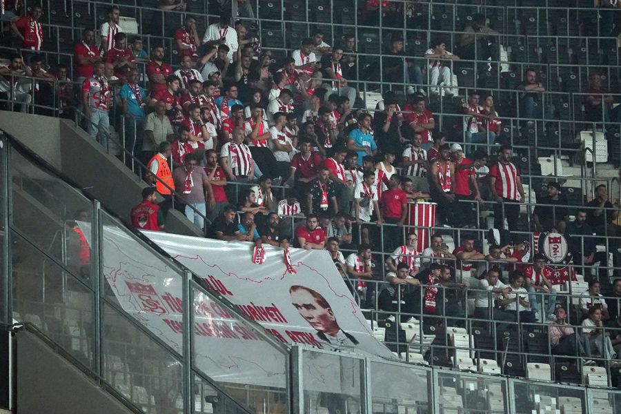Burak Elmas'ın Ahmet Nur Çebi'ye hediye ettiği yıldızı 3 Avrupa devi istedi 8
