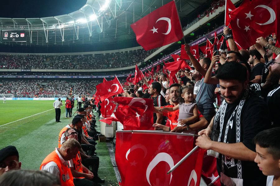 Burak Elmas'ın Ahmet Nur Çebi'ye hediye ettiği yıldızı 3 Avrupa devi istedi 11