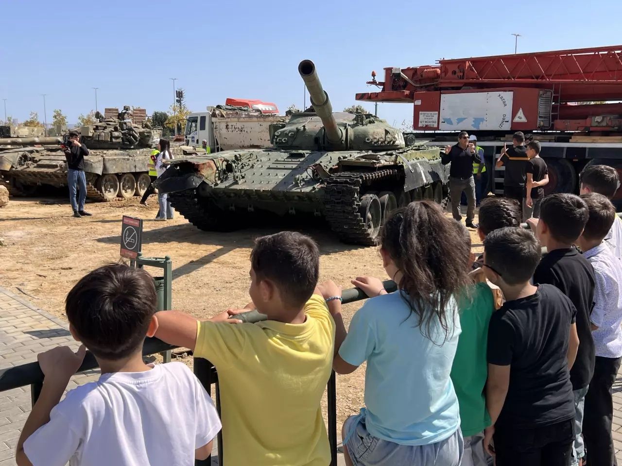 Karabağ'ın işgalinin sembolü... Ermenilerin "zafer anıtı" tankı Bakü'ye getirildi! 3