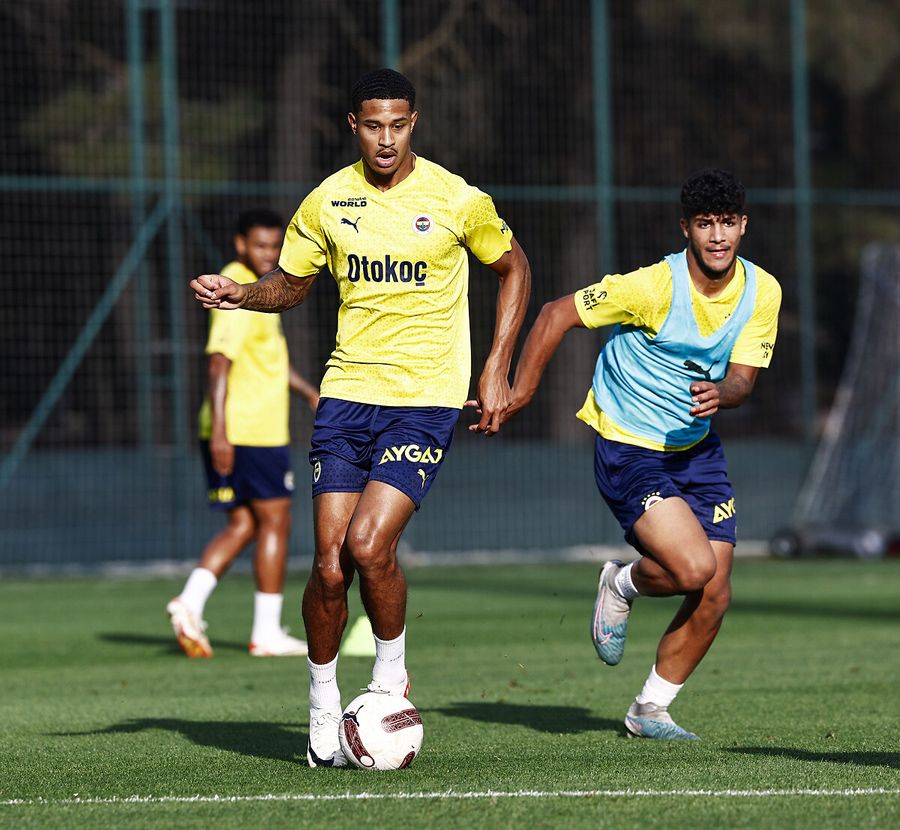 Ali Koç'un Jorge Jesus'a rest çekip transfer ettiği yıldız için Benfica İstanbul'a geldi 5