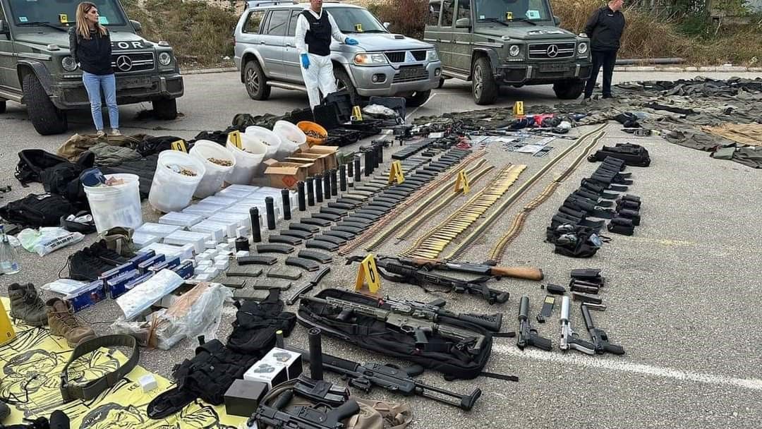 Kosova'dan Sırp çeteler için flaş çağrı: Polis baskınında ağır zırhlı araç ele geçirildi 1