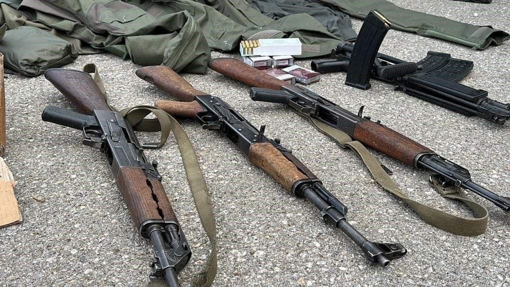 Kosova'dan Sırp çeteler için flaş çağrı: Polis baskınında ağır zırhlı araç ele geçirildi 10