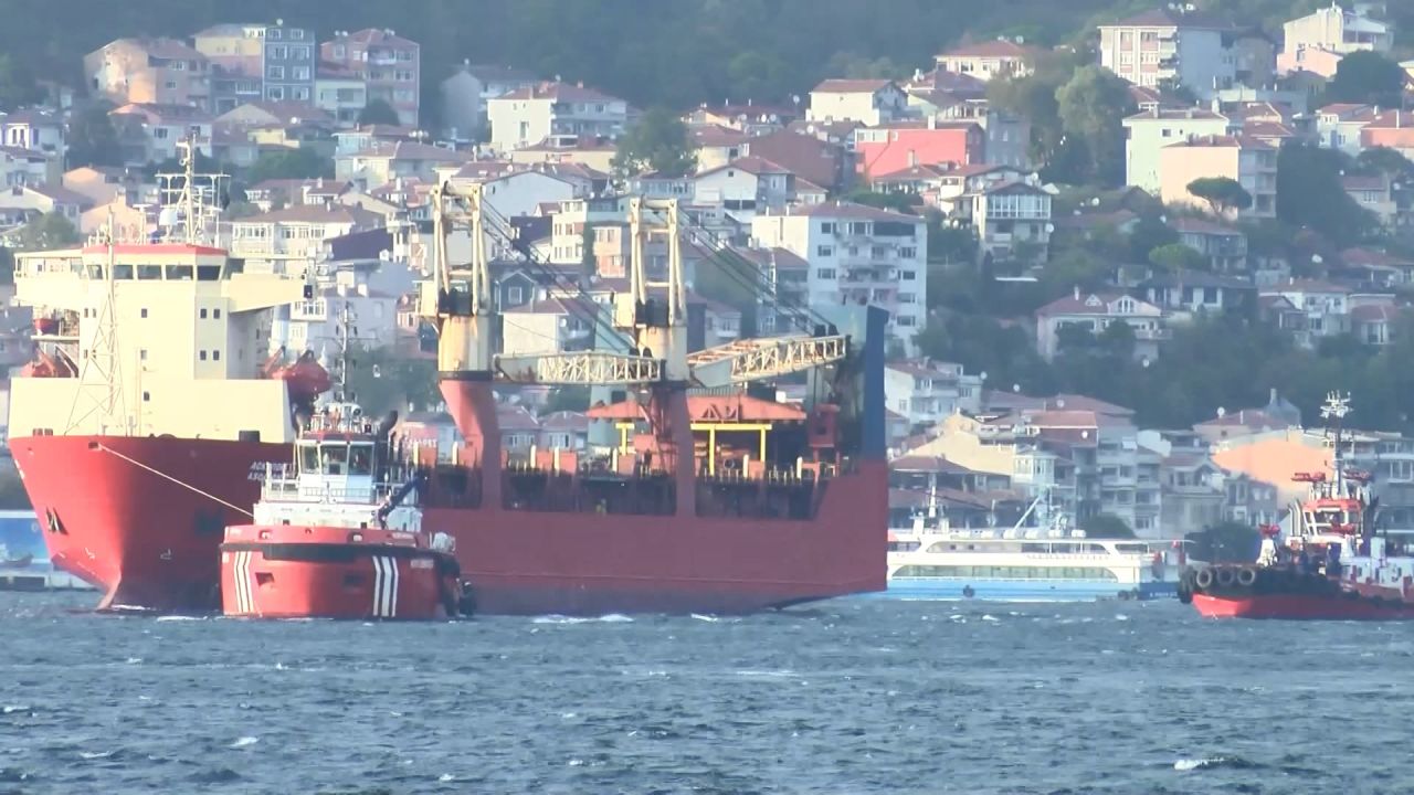 Karadeniz'de arızalandı 11 saatte Ahırkapıya çekildi 4