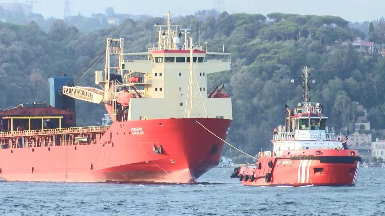 Karadeniz'de arızalandı 11 saatte Ahırkapıya çekildi 1