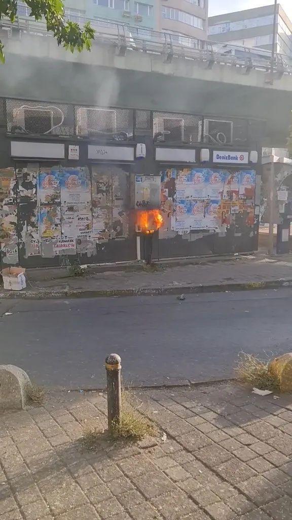 Mecidiyeköy'de patlama ve yangın! O anlar kamerada... 4