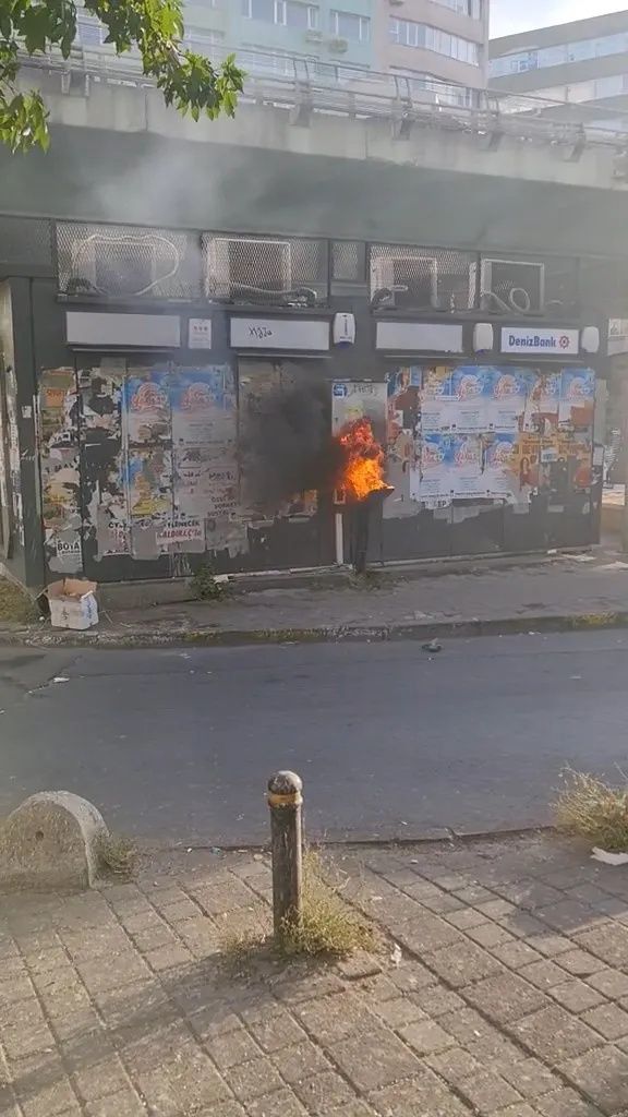 Mecidiyeköy'de patlama ve yangın! O anlar kamerada... 5