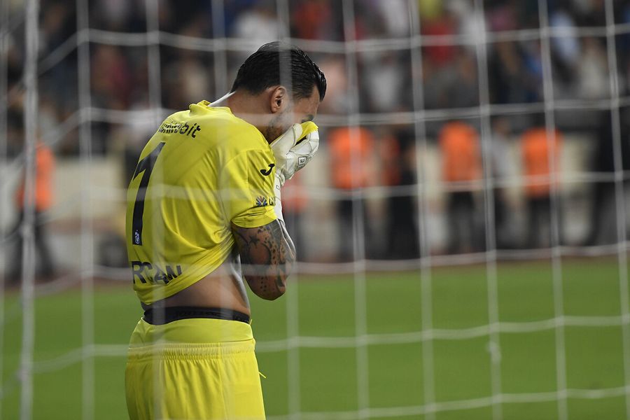 Uğurcan Çakır ve Abdülkadir Ömür sezon sonunda Galatasaray'da! 'Burada kaldıkça geriye gidiyoruz' 4