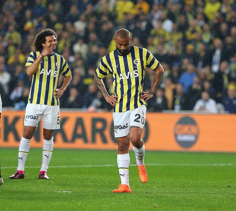 Ali Koç'un 4,5 M.€'luk forveti istenmeyen adam ilan edildi Dursun Özbek derin bir oh çekti 7