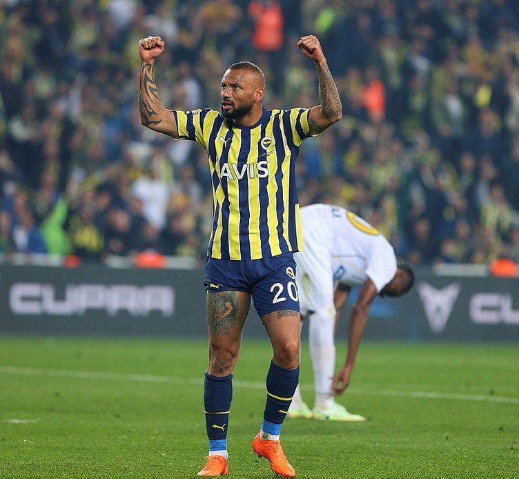 Ali Koç'un 4,5 M.€'luk forveti istenmeyen adam ilan edildi Dursun Özbek derin bir oh çekti 9