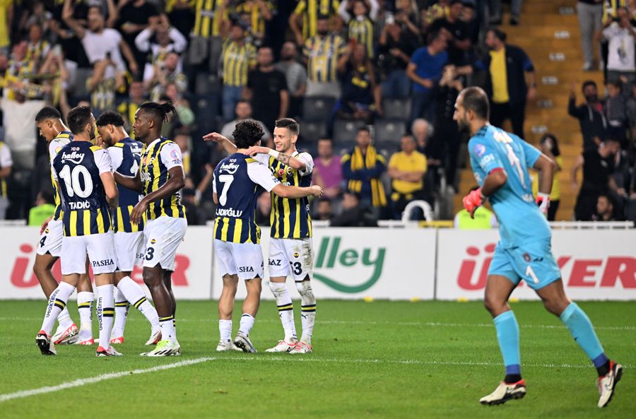 Okan Buruk elinden kaçırdığı yıldızı izledikçe kahroluyor! İsmail Kartal'la 11 maçta 6 gol 2 asist 13