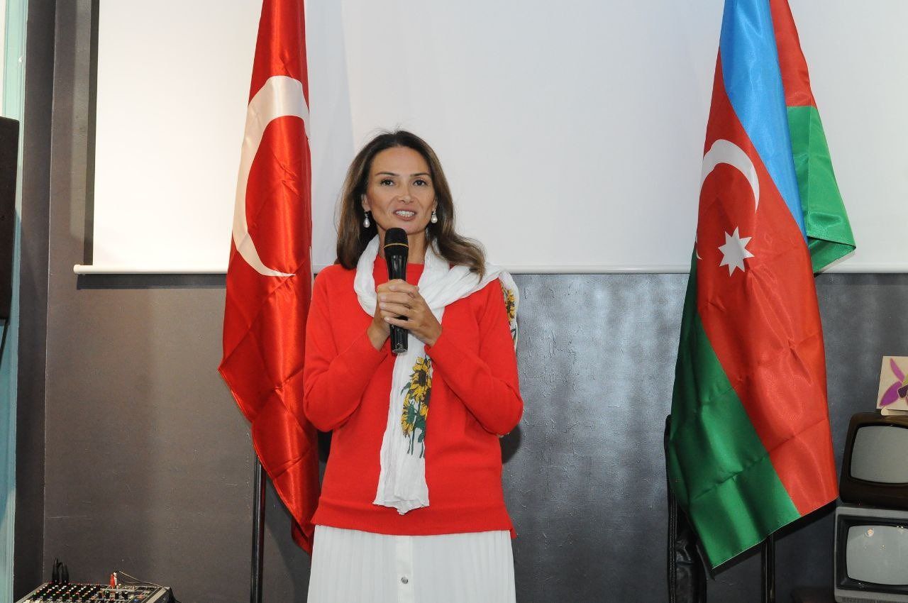 Azerbaycanlı milletvekili Ganire Paşayeva son yolculuğuna uğurlandı! 2