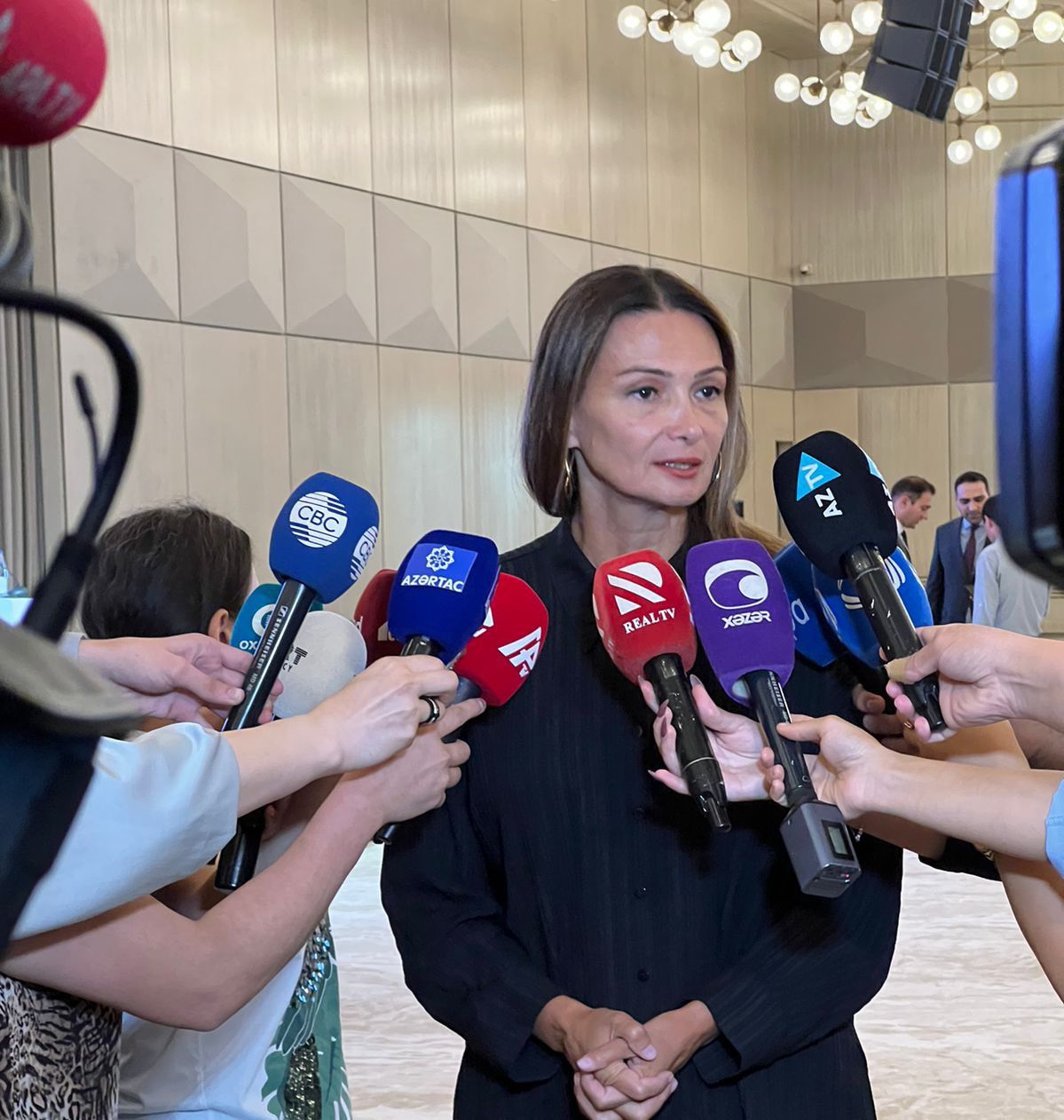 Azerbaycanlı milletvekili Ganire Paşayeva son yolculuğuna uğurlandı! 3