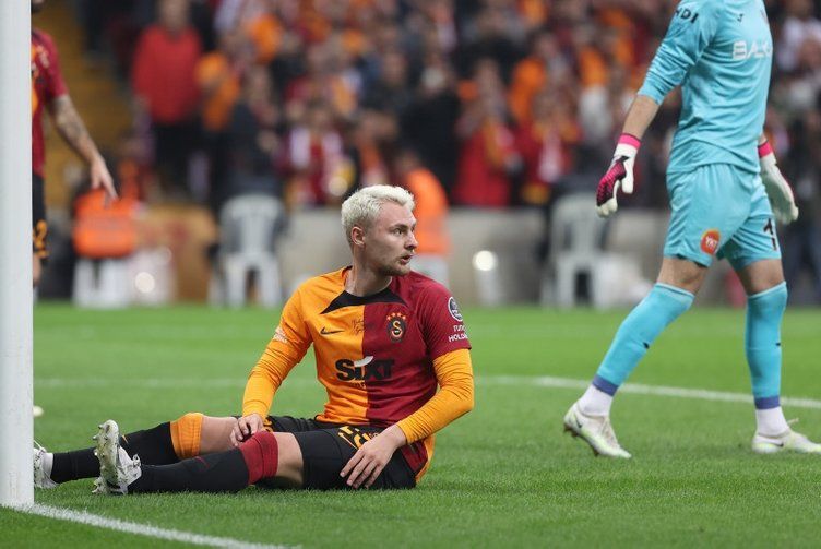 Florya'da kriz çıkardı! Davison Sanchez kadar maaş isterim deyip gitti 3