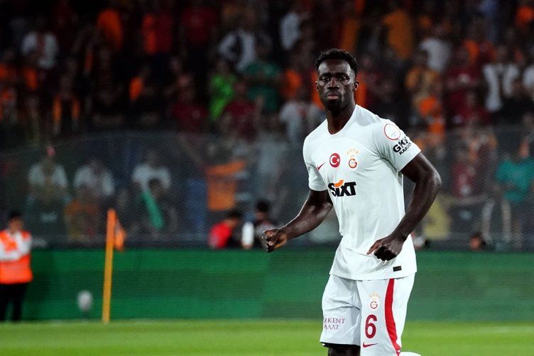 Florya'da kriz çıkardı! Davison Sanchez kadar maaş isterim deyip gitti 4