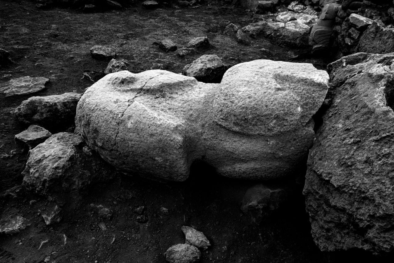 Göbeklitepe'de heyecanlandıran yeni keşif: Tarihin ilk boyalı heykeli bulundu 6