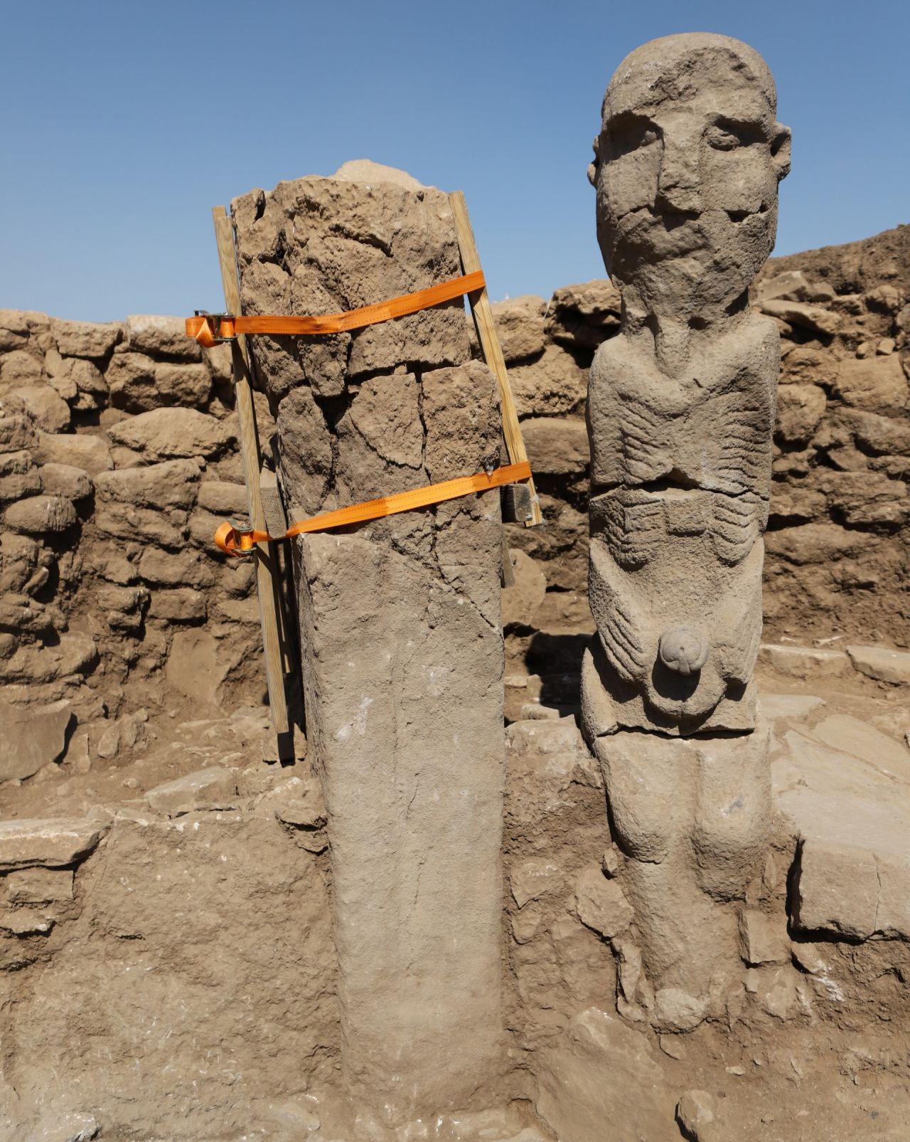 Göbeklitepe'de heyecanlandıran yeni keşif: Tarihin ilk boyalı heykeli bulundu 1