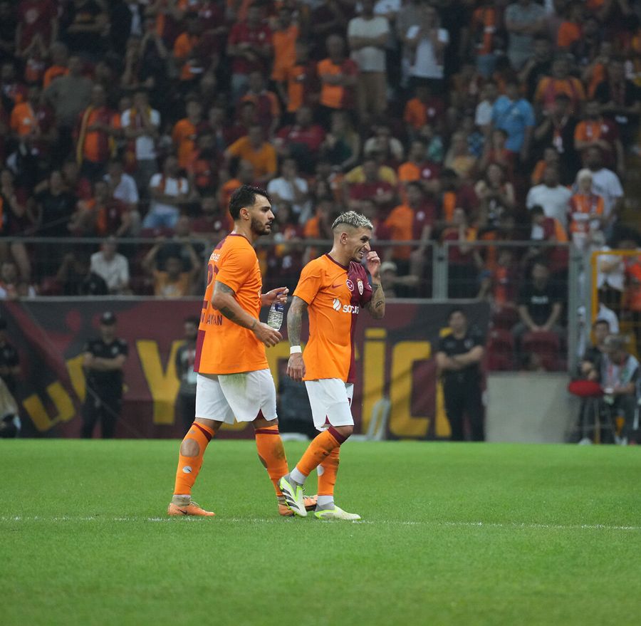 Okay Yokuşlu ve Emre Mor'un gözünün yaşına bakmadılar Galatasaray'ın kalbine talip oldular! 30 M.€ 2