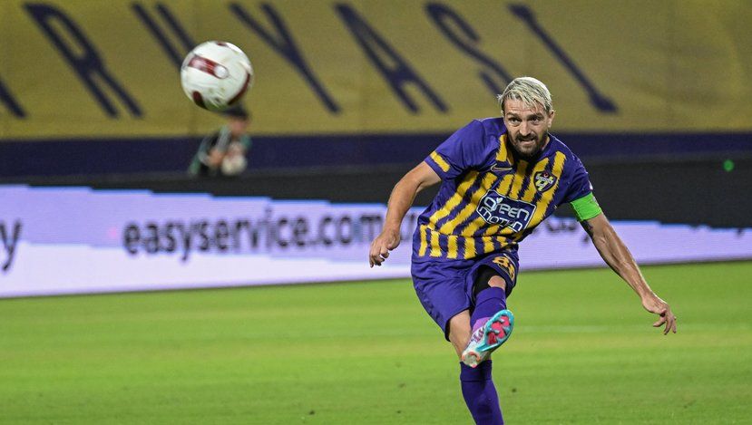 Batuhan Karadeniz Süper Lig'in en pahalı yıldızını tiye aldı: O ne biçim imza sana mühür verelim mühür bas 9