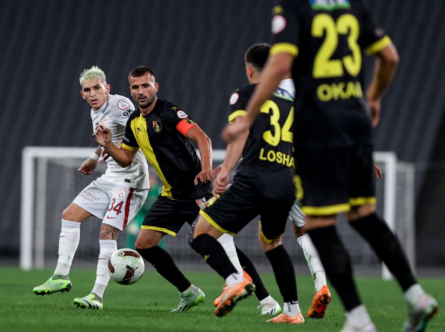 Batuhan Karadeniz Süper Lig'in en pahalı yıldızını tiye aldı: O ne biçim imza sana mühür verelim mühür bas 6
