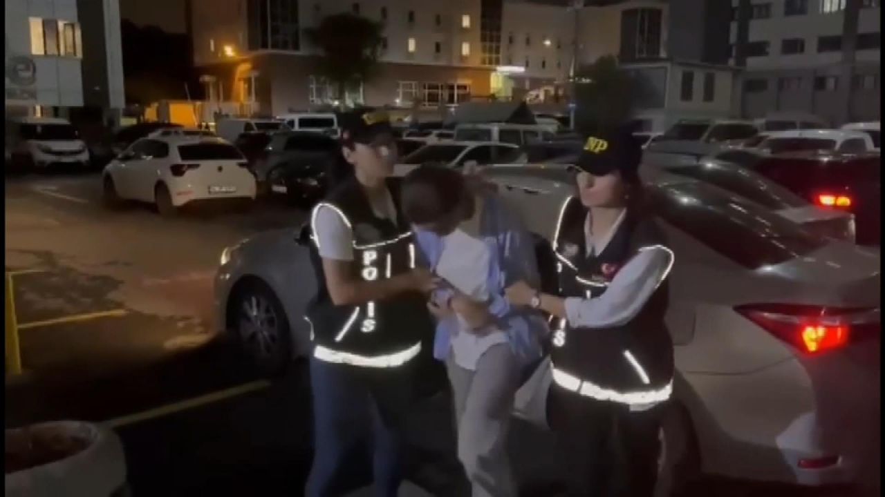 Canlı yayında uyuşturucu kullandığını itiraf eden Sıla Doğu gözaltına alındı 3