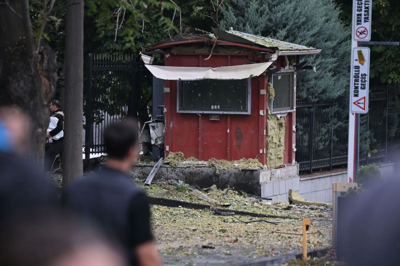 Ankara İçişleri Bakanlığı önündeki bombalı terör saldırısından ilk görüntüler! Roketatar dikkat çekti... 7