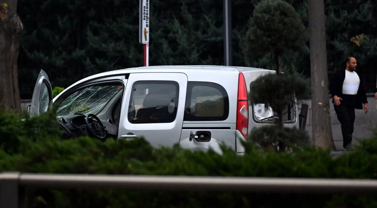 Ankara İçişleri Bakanlığı önündeki bombalı terör saldırısından ilk görüntüler! Roketatar dikkat çekti... 6