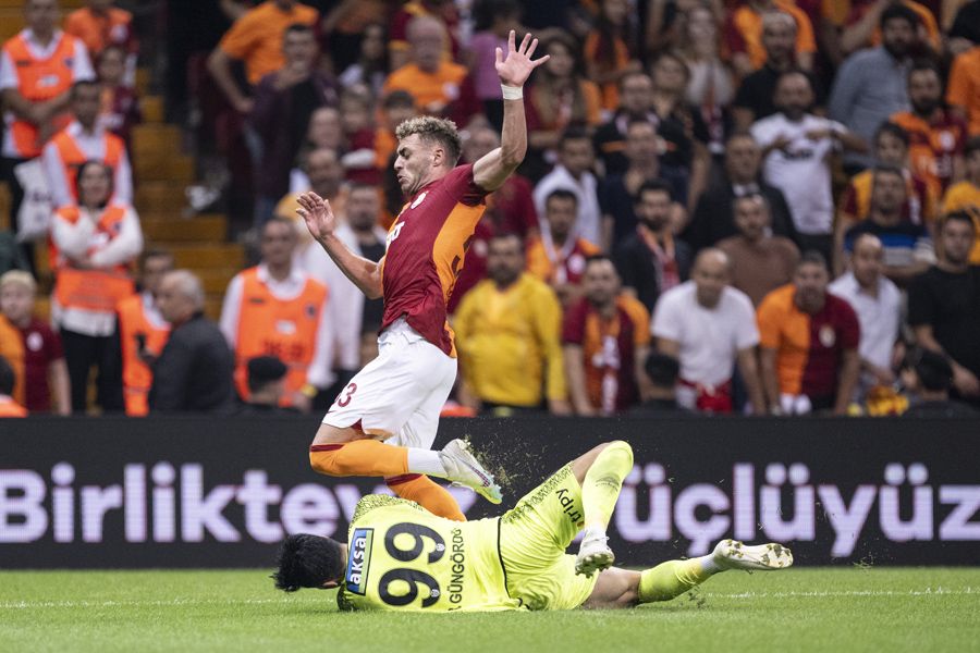 Ziyech, Halil Dervişoğlu, Tete, Barış Alper Yılmaz, Mertens, Kerem Aktürkoğlu... Galatasaray'da kriz 9