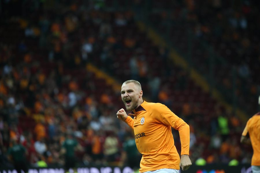 Davinson Sanchez ile Kaan Ayhan göz kamaştırdı Okan Buruk yıldız futbolcunun satışını onayladı! 25 M.€ 11