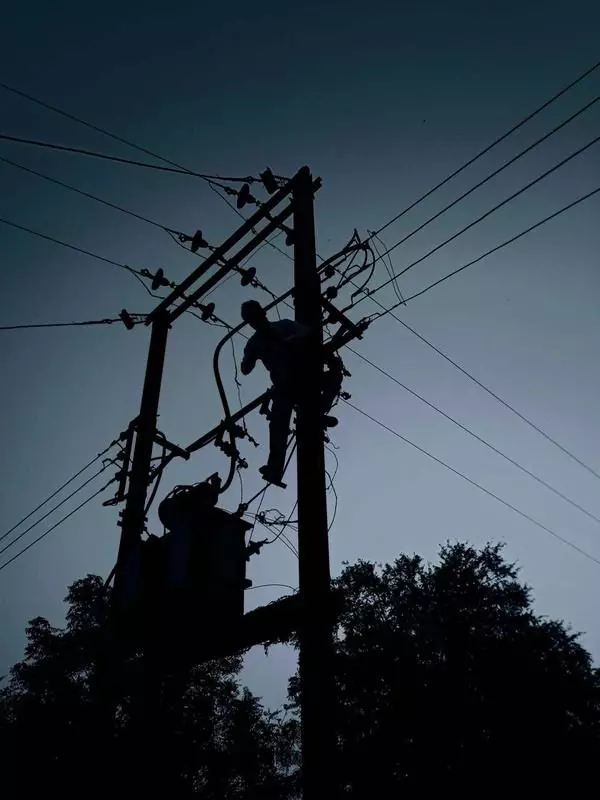 İstanbullular mumlarınızı hazırlayın! 21 ilçede elektrikler kesilecek 18