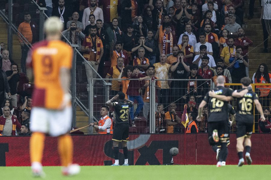 Erol Bulut 3 ay peşinden koştu Okan Buruk 16 M.€'luk stoperle masaya oturdu 11