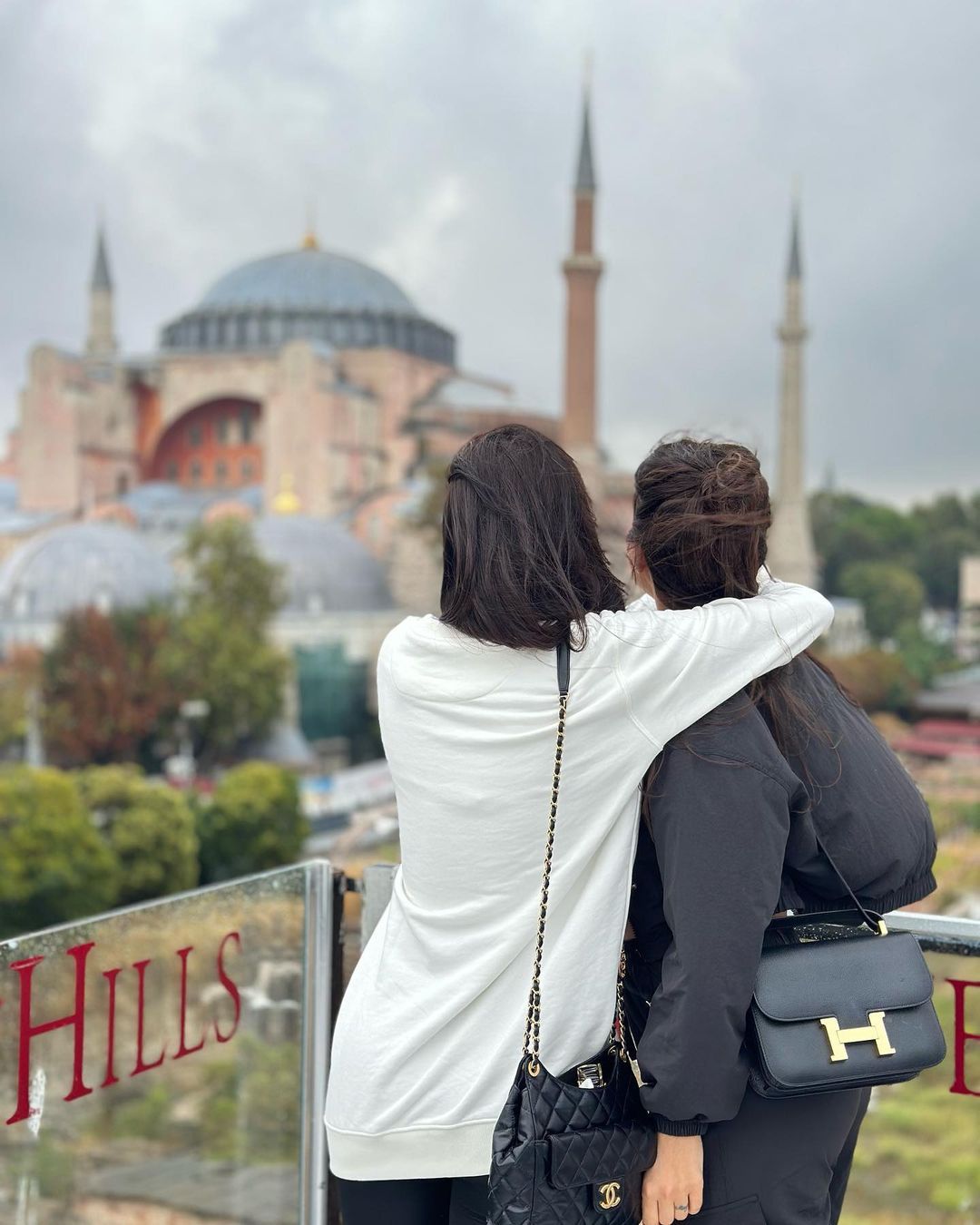 Icardi'nin baldızı Zaira Nara İstanbul'a geldi: Başörtüyü taktı! Wanda Nara ile benzerlikleri şaşırttı... 9