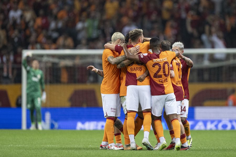 Dursun Özbek'ten Fatih Terim'e teşekkür: 8 milyon euro'ya aldığın 3 yıldız 55 milyon euro oldu hocam 3