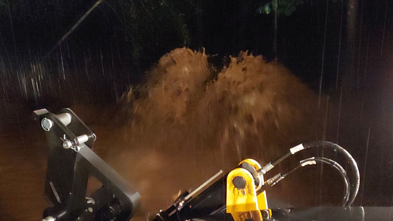 Rize’de şiddetli yağışlar etkisini gösterdi: 4 kişilik aile tedbir amaçlı tahliye edildi 6