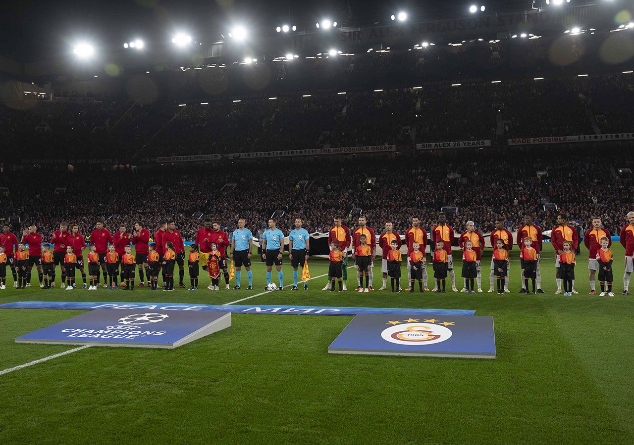 Erden Timur'la görüşüp Manchester United'a imza atmıştı! Dün gece Barış Alper Yılmaz'ın karşısında perişan oldu 1