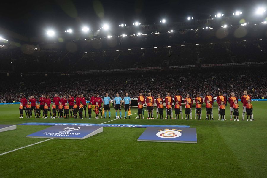 Erden Timur'la görüşüp Manchester United'a imza atmıştı! Dün gece Barış Alper Yılmaz'ın karşısında perişan oldu 12