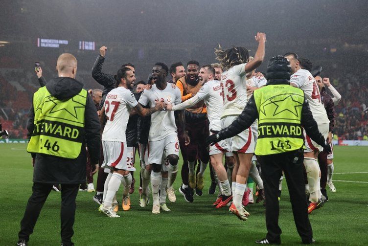 Okan Buruk duysa o da şaşırır! Kulübede pısırık pısırık duruyor bu takımın hocası Fatih Terim olmalı 3