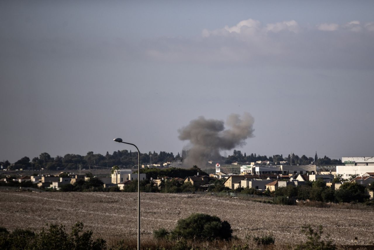 İsrail'de karargahlar ele geçirildi, tanklar yakıldı, askerler esir alındı! Hamas'ın "Aksa Tufanı" operasyonu sonrası çarpıcı görüntüler... 13