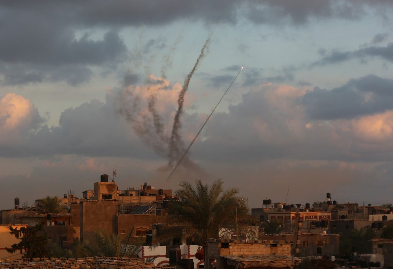 İsrail'de karargahlar ele geçirildi, tanklar yakıldı, askerler esir alındı! Hamas'ın "Aksa Tufanı" operasyonu sonrası çarpıcı görüntüler... 11