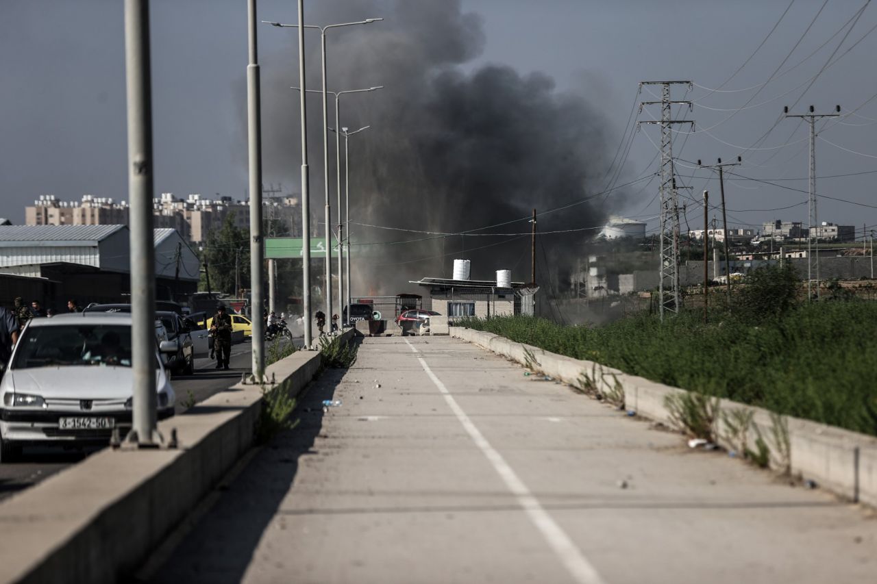 İsrail'de karargahlar ele geçirildi, tanklar yakıldı, askerler esir alındı! Hamas'ın "Aksa Tufanı" operasyonu sonrası çarpıcı görüntüler... 9