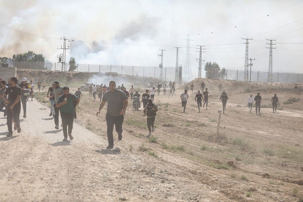 İsrail'de karargahlar ele geçirildi, tanklar yakıldı, askerler esir alındı! Hamas'ın "Aksa Tufanı" operasyonu sonrası çarpıcı görüntüler... 6