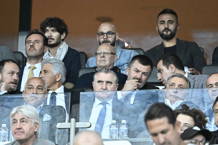 Ahmet Nur Çebi Fikret Orman'ın hocasına sarıldı! 'Feda' sezonunda yaptın yine yaparsın 10