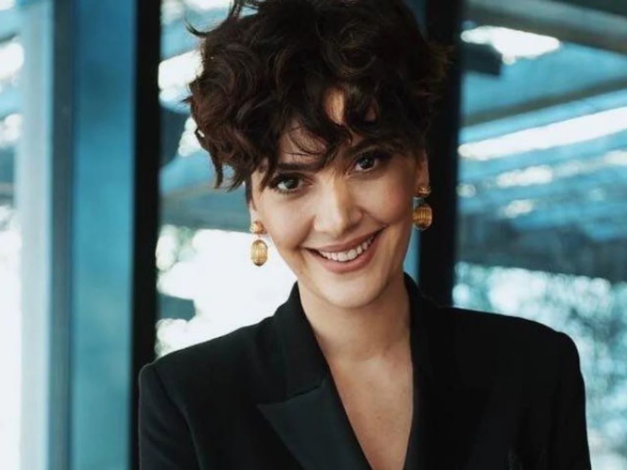 Set yoğunluğuna sitem eden Bergüzar Korel'den yeni açıklama! İşimi seviyorum 1