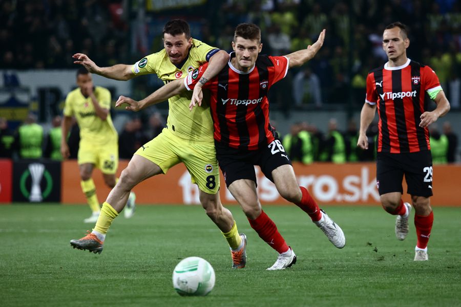 Ali Koç Nenad Bjelica'nın top kapma canavarına 'çubukluyu' giydirecek 3