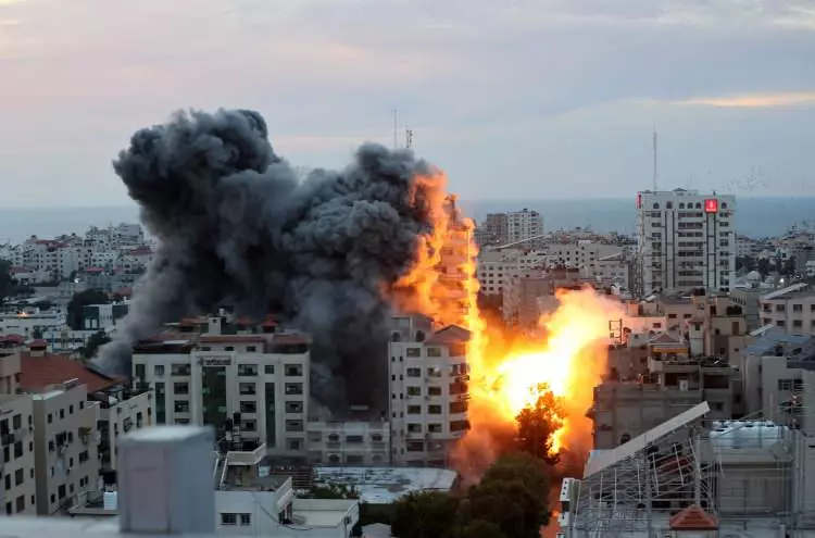 İşgalci İsrail, Gazze'de sivilleri bombalıyor! 21
